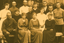 A photo taken in 1923 of the Mennonite church choir in Osterwick, Ukraine. There are 14 people in the photo, both men and women.